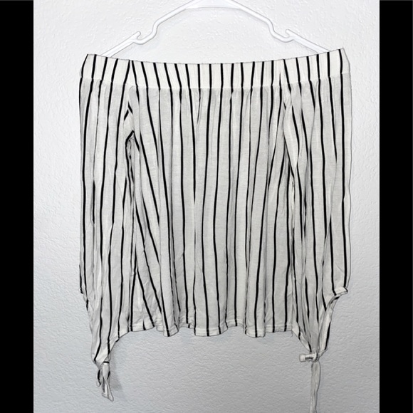 WMNS US 4 Boohoo Off the Shoulder Long Sleeve - Picture 1 of 3